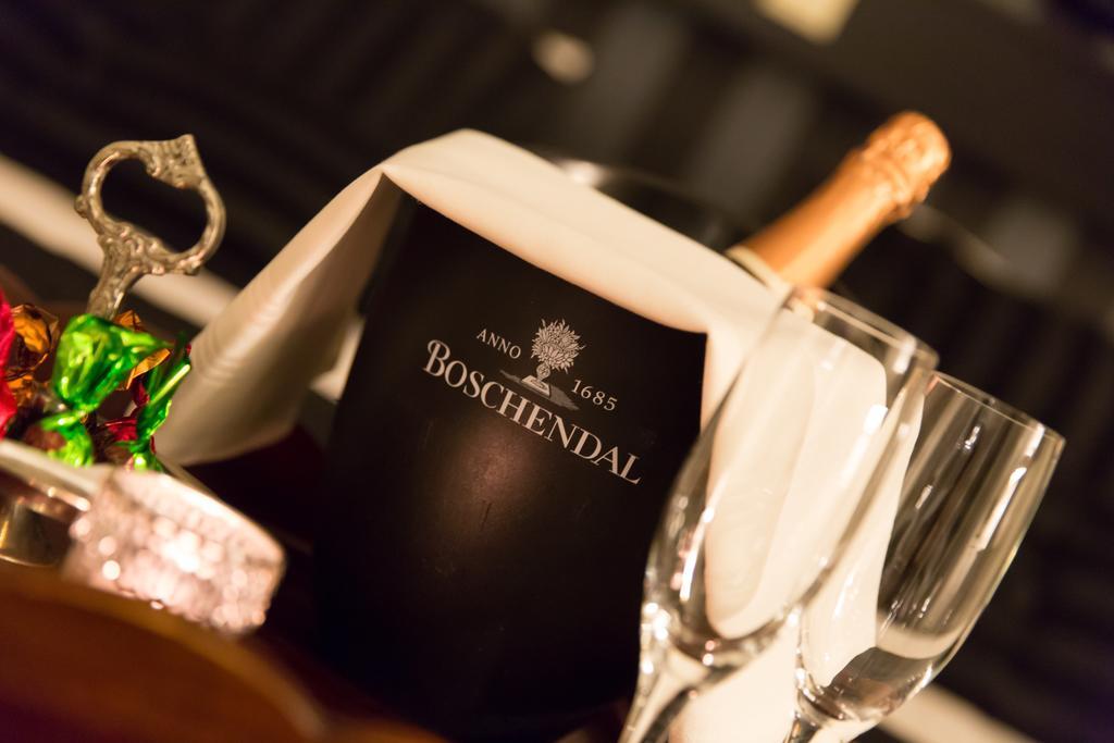 Hotel Restaurant Stad Munster Winterswijk Exterior photo A bottle of champagne